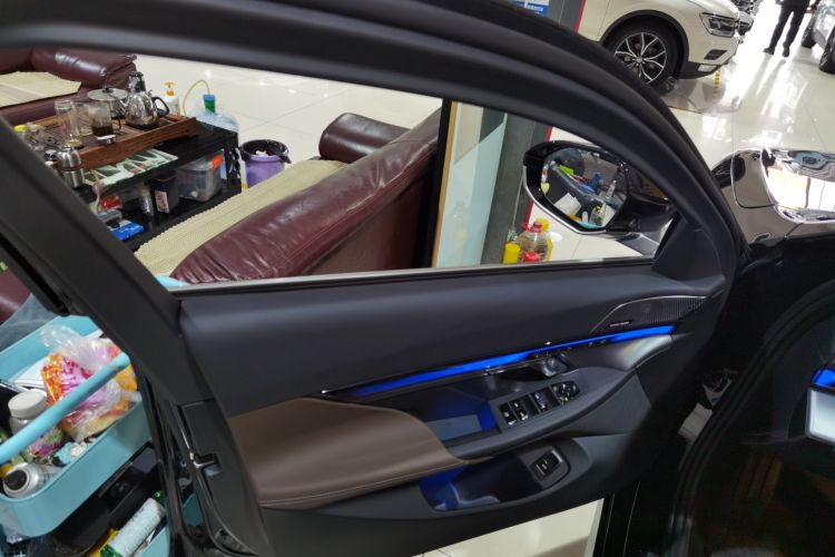 宝马5系 2024款 530Li 领先型 M运动套装中控内饰7005