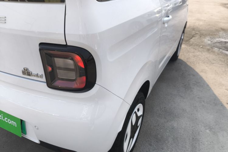 吉利银河 熊猫 2025款 210km 元气熊车身外观9