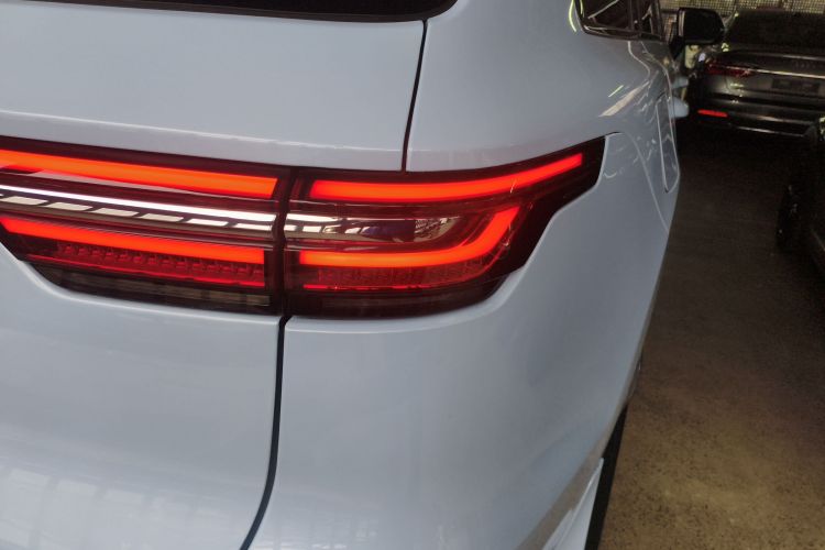 理想汽车 理想ONE 2020款 增程6座版车身外观9