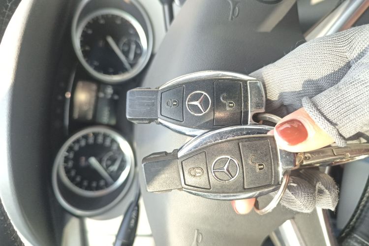 奔驰R级 2011款 R 300 L 商务型中控内饰7001