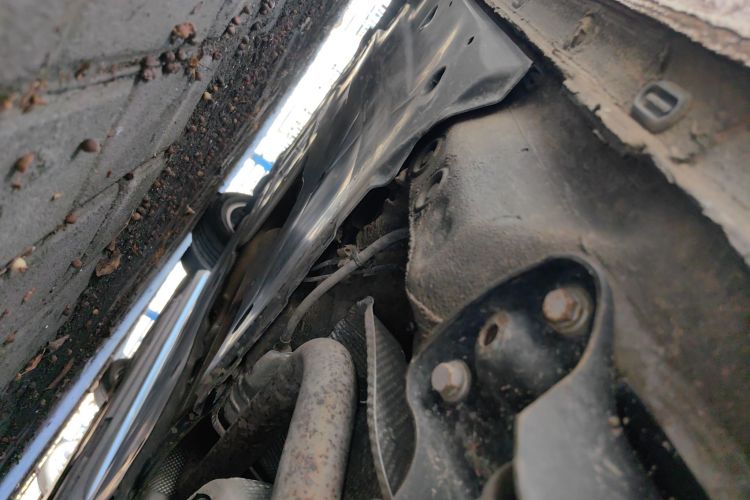 大众 朗逸 2021款 1.5L 自动风尚版机舱底盘30