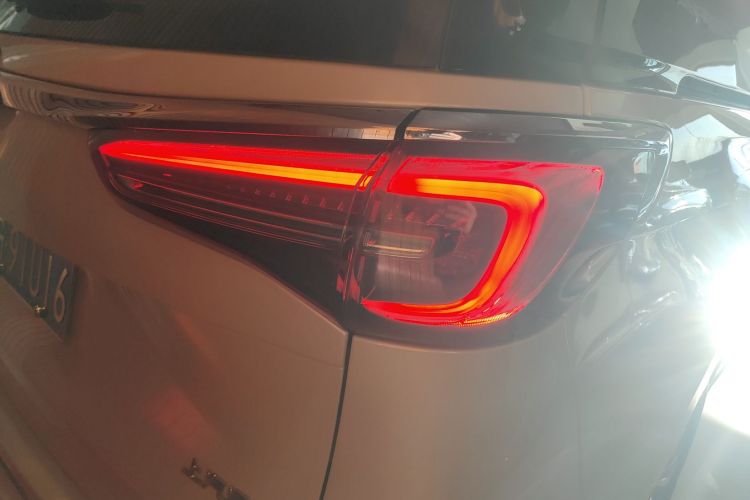 别克GL8 2021款 ES陆尊 653T 尊享型车身外观9