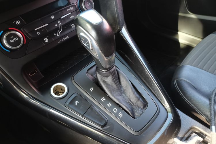 福特 福克斯 2015款 两厢 EcoBoost 180 自动精英型局部细节18