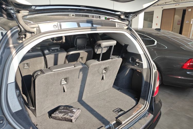 奔驰R级 2017款 R 320 4MATIC 商务型臻藏版机舱底盘23