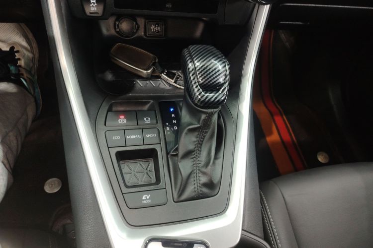 丰田 威兰达 2023款 双擎 2.5L E-CVT四驱豪华PLUS版中控内饰18