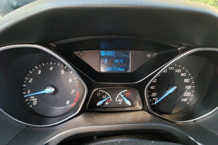 福特 福克斯 2012款 两厢 1.6L 自动风尚型中控内饰14