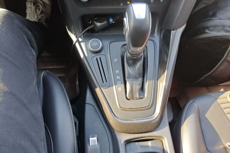 福特 福克斯 2018款 两厢经典 1.6L 自动风尚型智行版中控内饰18