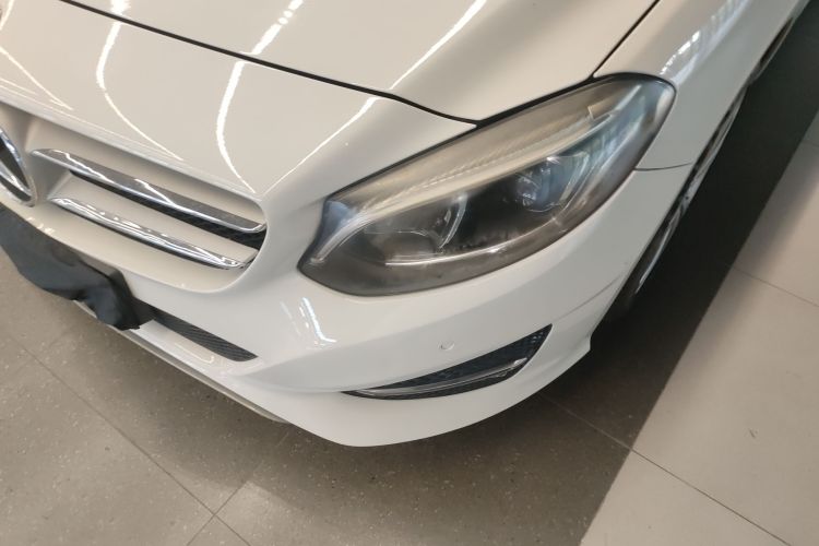 奔驰B级 2015款 B 200 时尚型局部细节36