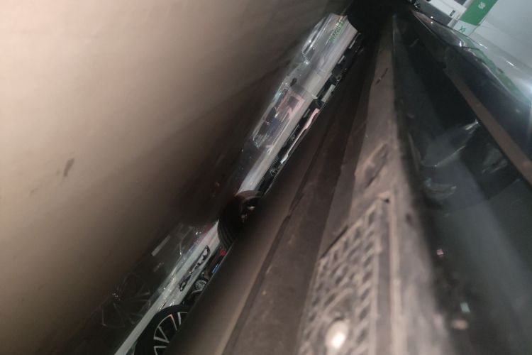 小米汽车 小米YU7 2025款 超长续航高性能四驱Max版局部细节9002