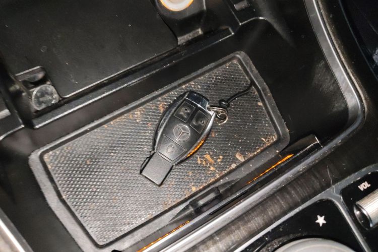 奔驰C级 2018款 C 180 L 时尚型运动版中控内饰7001