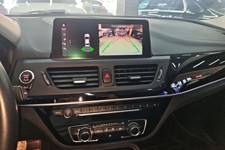 宝马1系 2019款 120i 领先型M运动套装中控内饰16