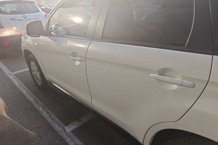 三菱 劲炫ASX 2013款 2.0L CVT两驱精英版车身外观4