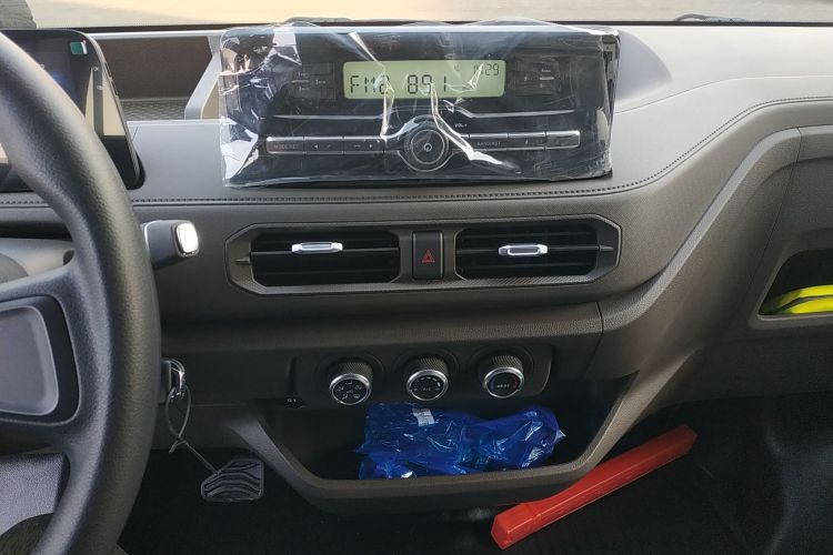 江铃 E福顺 2025款 明窗版 41.86kwh 短轴低顶中控内饰16