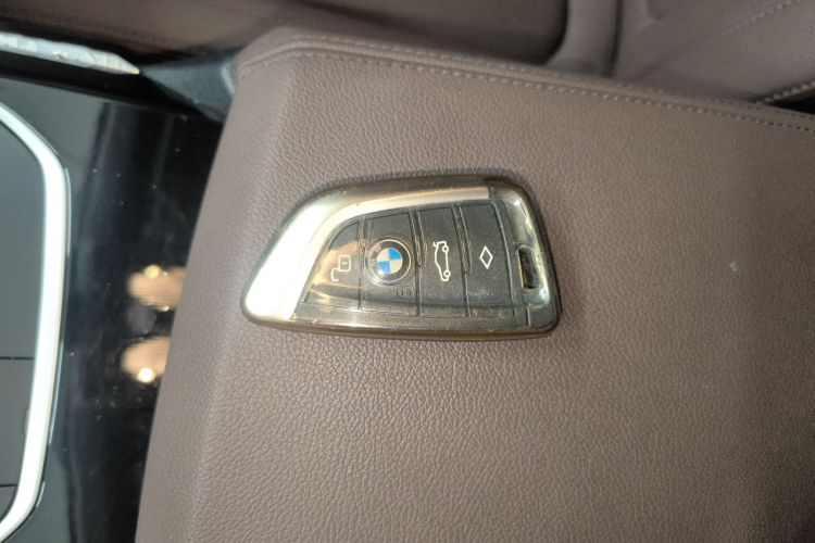 宝马3系 2021款 改款二 320i 运动套装中控内饰7001