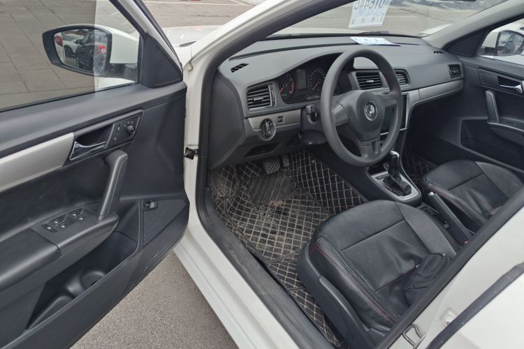 大众 朗逸 2013款 改款经典 1.6L 自动风尚版中控内饰20