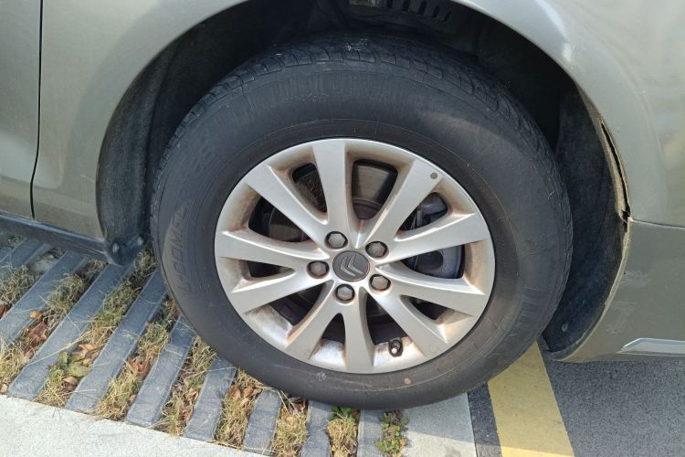 雪铁龙C5 2014款 2.0L 自动尊享型车身外观10