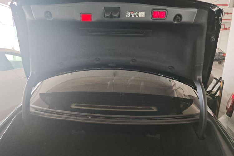 奔驰E级 2023款 E 300 L 豪华型机舱底盘23