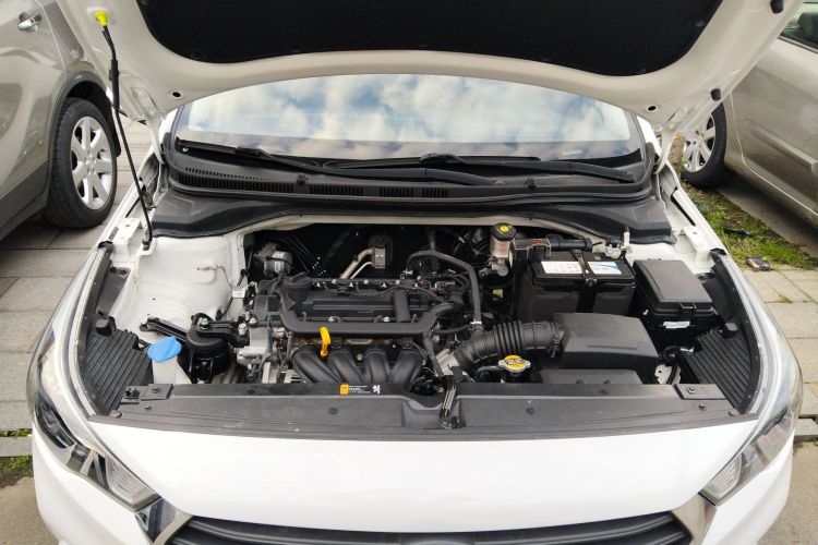 现代 悦纳 2016款 1.4L 自动炫酷版GLS机舱底盘24