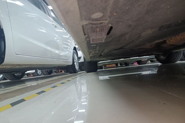 宝马3系GT 2013款 328i 风尚设计套装局部细节9001