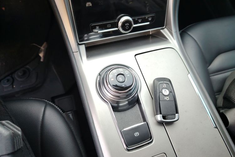 福特 蒙迪欧 2020款 EcoBoost 180 时尚型中控内饰18