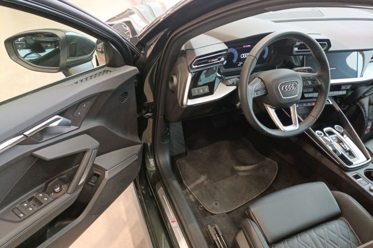 奥迪A3 2025款 A3L Limousine 35TFSI 飞驰尊享型中控内饰20