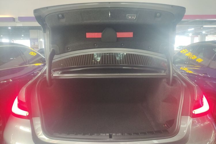 宝马3系 2024款 325Li M运动曜夜套装局部细节23