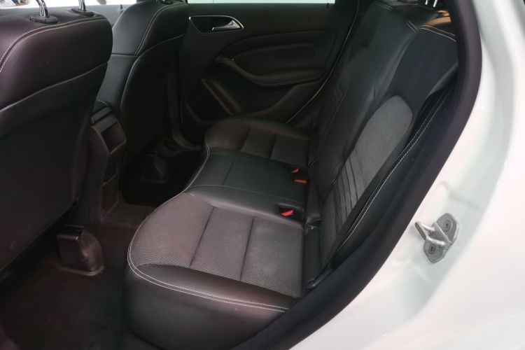 奔驰B级 2015款 B 200 动感型中控内饰21