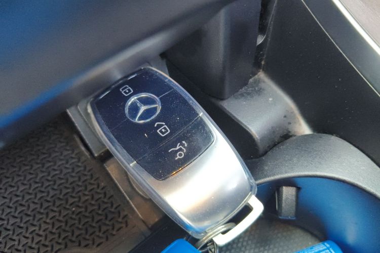 奔驰E级 2020款 E 300 L 时尚型中控内饰11