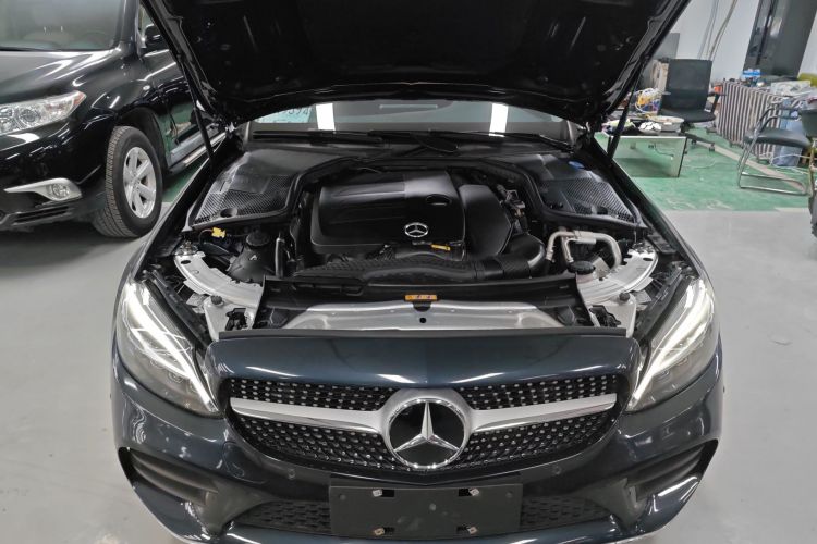 奔驰C级 2019款 C 260 L 运动版机舱底盘24