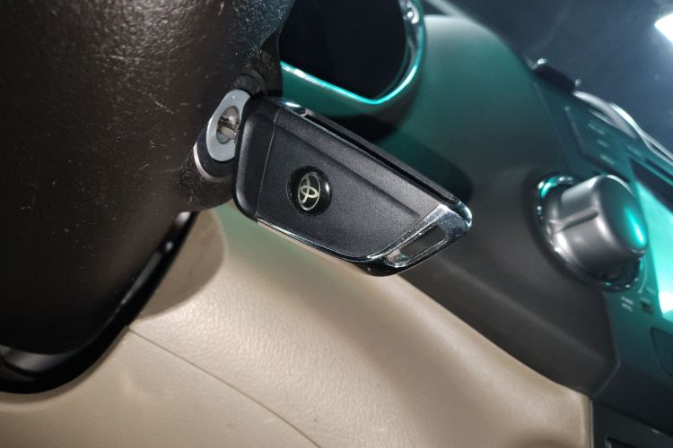 丰田 汉兰达 2012款 2.7L 两驱5座精英版中控内饰11