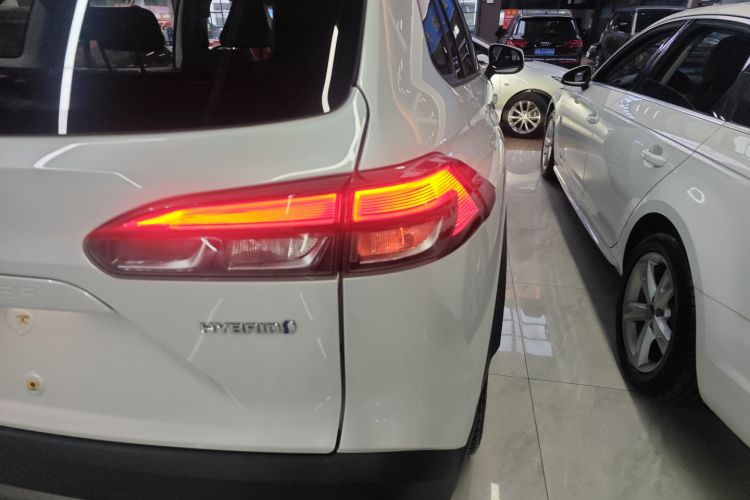 丰田 锋兰达 2023款 2.0L 智能电混双擎 尊贵版车身外观9