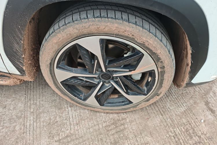 吉利银河 银河L7 2023款 1.5T 115km 星舰车身外观10