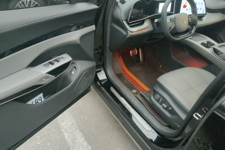 红旗天工08 2025款 605 Max后驱版中控内饰7003