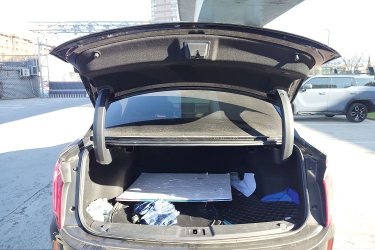 红旗E-QM5 2024款 610km PLUS机舱底盘23