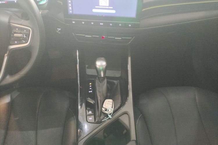 荣威i5 2021款 改款 1.5L CVT钻石版中控内饰18