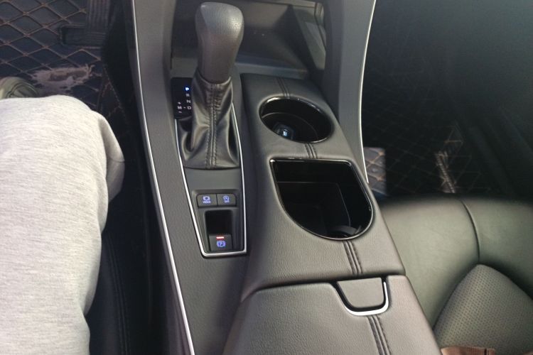 丰田 亚洲龙 2019款 2.0L 进取版 国VI局部细节18