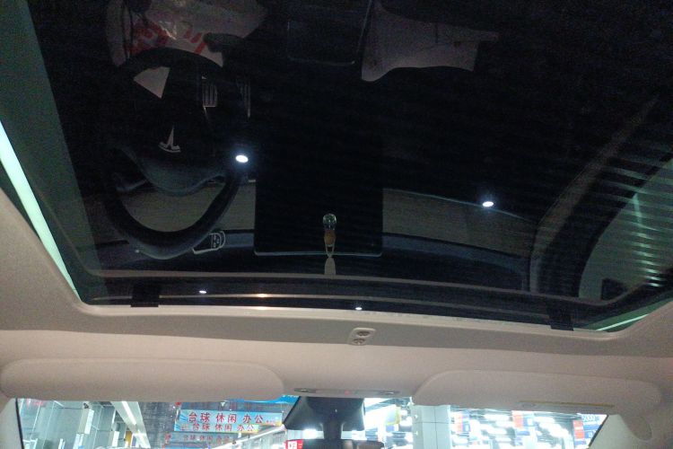 特斯拉 Model Y 2022款 Performance高性能全轮驱动版中控内饰22