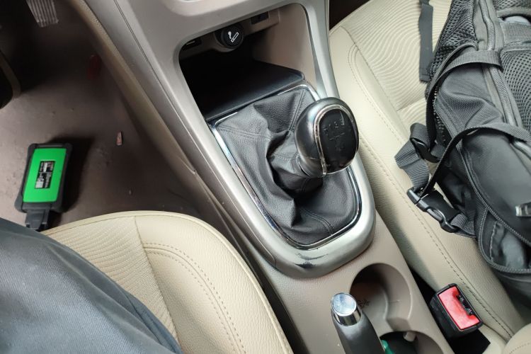 别克 英朗 2013款 GT 1.6L 手动进取版中控内饰18