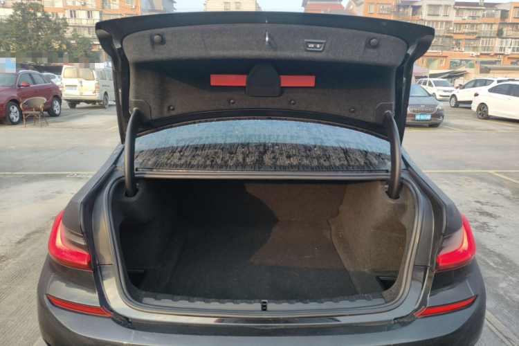 宝马3系 2020款 320Li M运动套装机舱底盘23