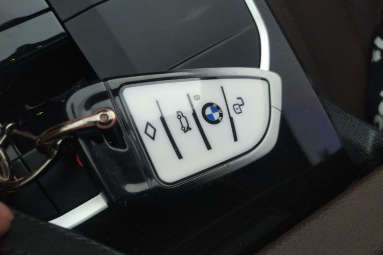 宝马3系 2024款 325Li M运动套装中控内饰7001