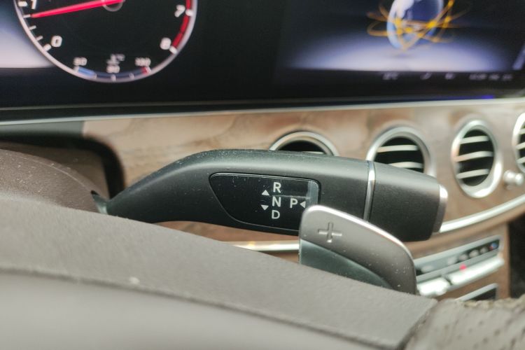 奔驰E级 2018款 改款 E 300 L 豪华型中控内饰18