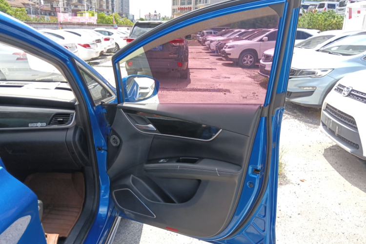 比亚迪 宋MAX 2017款 1.5T 自动智联精英型 7座中控内饰42