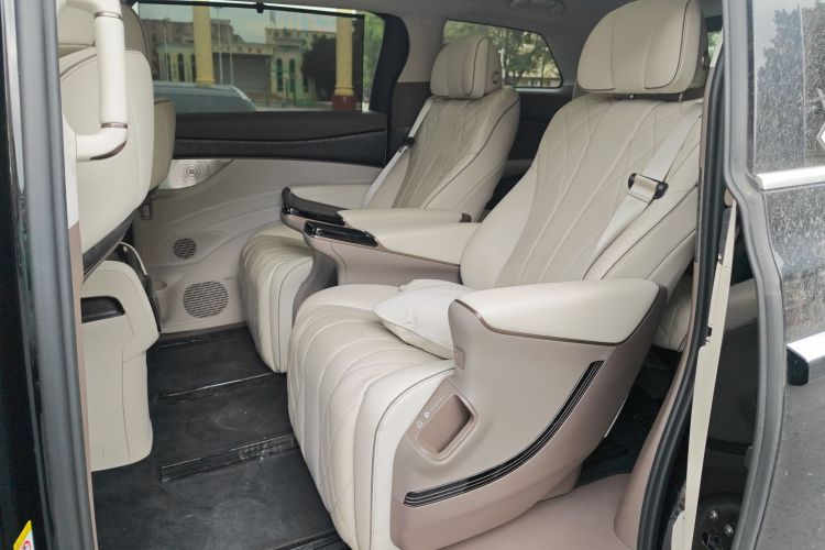 腾势D9 2022款 DM-i 1040 尊贵型中控内饰7004