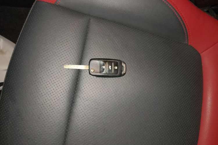 长安 逸动 2016款 XT 1.6L 手动俊酷型中控内饰11