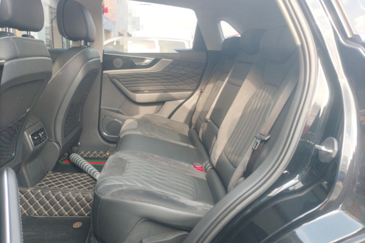 红旗HS5 2022款 改款 2.0T 智联旗享版中控内饰21