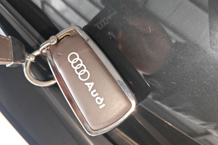 奥迪A4L 2018款 30周年年型 40 TFSI 运动型中控内饰11