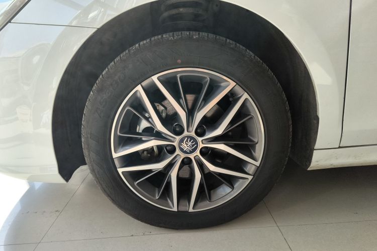 比亚迪 秦PLUS 2023款 冠军版 DM-i 120KM领先型车身外观35