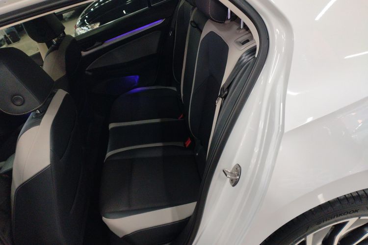 大众 高尔夫 2023款 改款 280TSI DSG Pro中控内饰7004