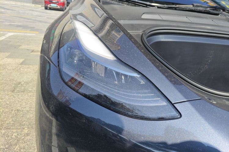 特斯拉 Model Y 2024款 后轮驱动版车身外观8