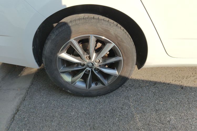 斯柯达 明锐 2019款 1.5L 自动智行舒适版 国VI车身外观6008